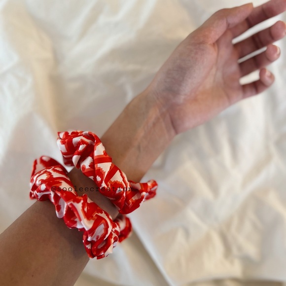 Dior scrunchie “Handmade with authentic vintage scarf” - Picture 2 of 3
